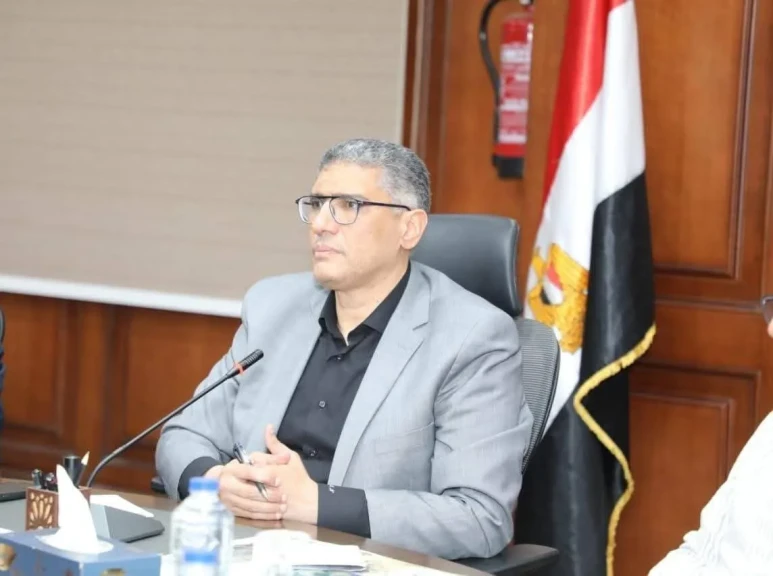 محافظ الجيزة : ٨٧ ألف طالب وطالبة يؤدون امتحانات الثانويه العامه داخل ١٨٦ لجنة امتحانية