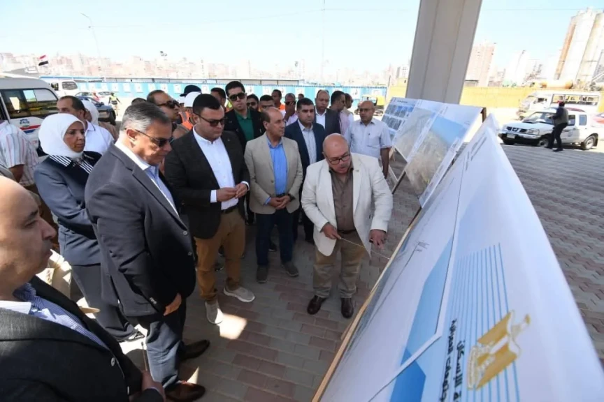 وزير الإسكان ومحافظ الإسكندرية يتفقدان مشروع إنشاء كوبرى 45 محور السادات