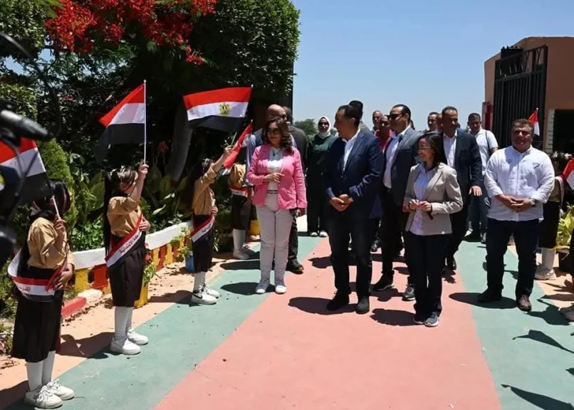 رئيس الوزراء يتفقد مدرسة رزق درويش الابتدائية بزاوية صقر
