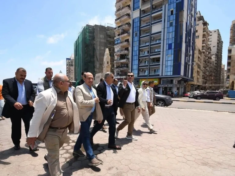 وزير الإسكان ومحافظ الإسكندرية يتفقدان مشروع توسعة وتطوير كورنيش الإسكندرية