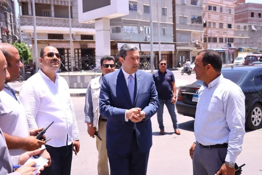 محافظ دمياط يجرى جولة ميدانية بمدينة عزبة البرج ويوجه بإعداد دراسة لتطوير ميدان الشاشة