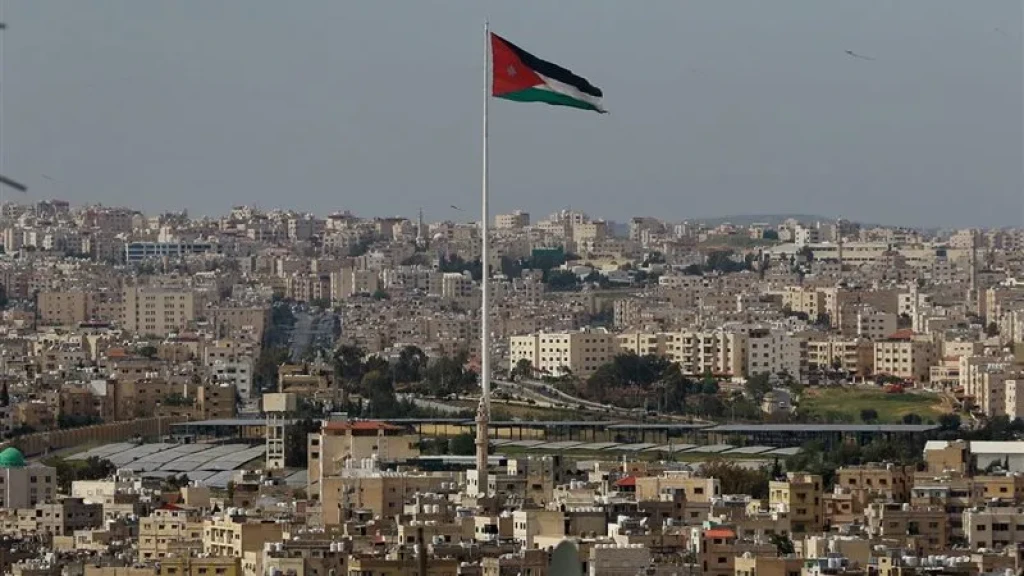 السلطات الأردنية تجدد تحذيراتها بشأن الاقتراب من مواقع سقوط الصواريخ والمسيرات