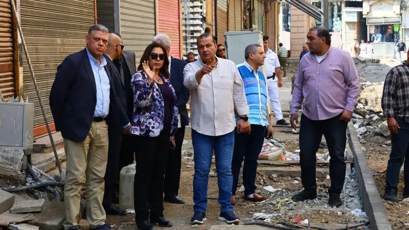 وزيرة التنمية المحلية تتفقد أعمال تنفيذ المرحلة الأولى من تطوير سوق العتبة بحي الموسكي بالقاهرة