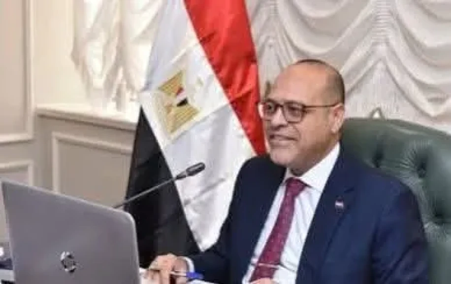 وزير العمل يعتمد صرف مليون و957 ألف جنيه رعاية إجتماعية وصحية وتعويضات حوادث لصالح 827 عاملًا غير منتظم