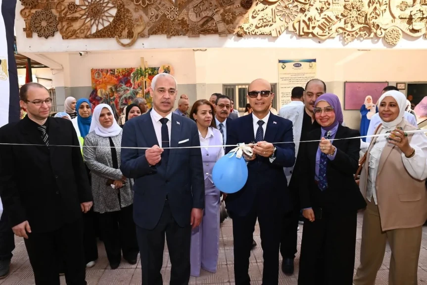 رئيس  جامعه اسيوط يفتتح المعرض والحفل السنوي للأقسام العلمية بكلية التربية النوعية