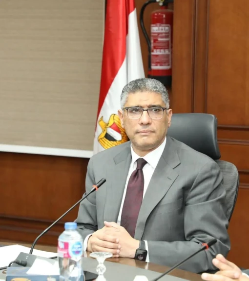 محافظ الجيزة يعقد اجتماعًا موسعًا لمتابعة آليات تنفيذ الخطة الاستثمارية ٢٠٢٥ / ٢٠٢٦