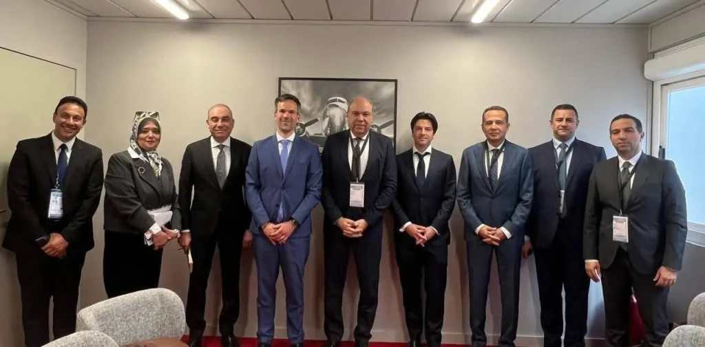 وزير الطيران المدني يلتقي عدد من مسئولي كبرى الشركات العالمية المتخصصة في إدارة وتشغيل المطارات