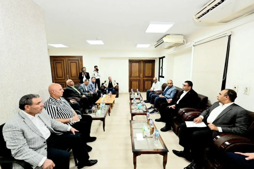 وزير الإسكان ومحافظ المنيا يعقدان اجتماعا مع نواب البرلمان عن المحافظة