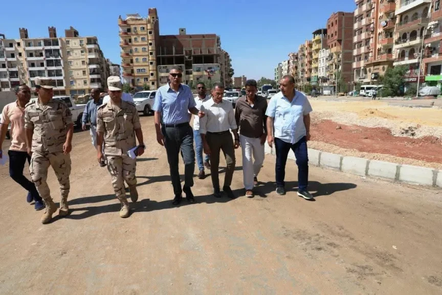 محافظ أسوان يتابع الأعمال الجارية بمشروع تطوير وتوسعة وتجميل طريق السادات