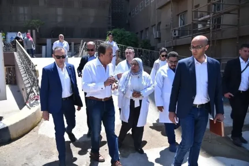 وزير الصحة يتفقد مستشفى مدينة نصر للتأمين الصحي ويوجه بزيادة القوى البشرية ورفع الكفاءة والتطوير