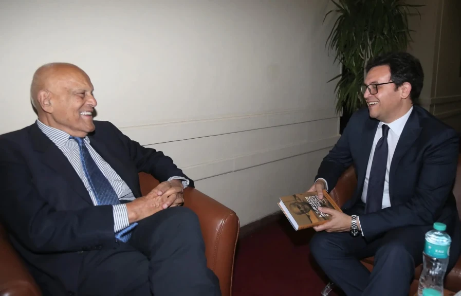 وزير الثقافة يستقبل السير مجدي يعقوب قبيل احتفالية تكريمه والإعلان عن تفاصيل تمثال ”طبيب القلوب”