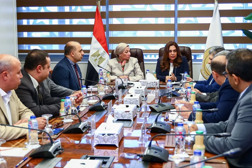 وزيرتا البيئة والتنمية المحلية تبحثان مع مسئولى وزارة الكهرباء مراجعة وتدقيق متحصلات منظومة النظافة من شركات الكهرباء بالمحافظات