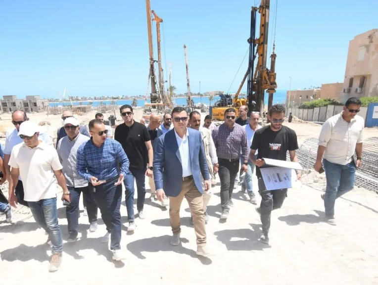 وزير الإسكان يتفقد مشروع بحيرات نيو مارينا والطرق والمداخل  بـمارينا الساحل الشمالي