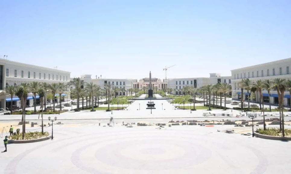وزير الإسكان يتفقد كوبرى C19 والمدينة التراثية والمنطقة الشاطئية بمدينة العلمين الجديدة