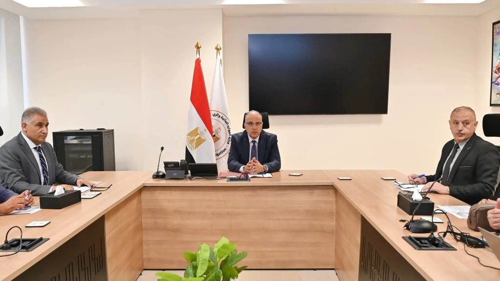 وزير الري يتابع حالة المنظومة المائية بمحافظة الجيزة