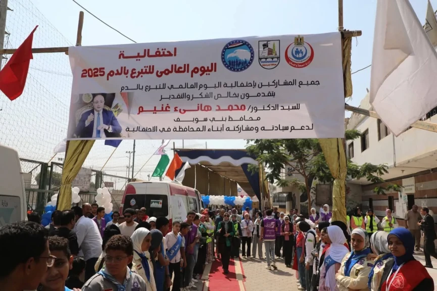 محافظ بني سويف يستمع لمطالب عدد من المواطنين بمركز شباب العبور