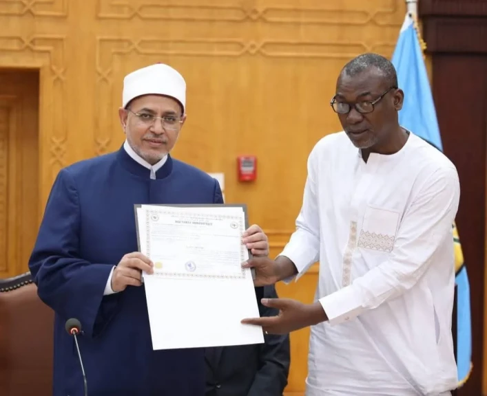 جامعة أفريقيا الفرنسية العربية بمالي تمنح الدكتوراه الفخرية لرئيس جامعة الأزهر ولمستشارة شيخ الأزهر