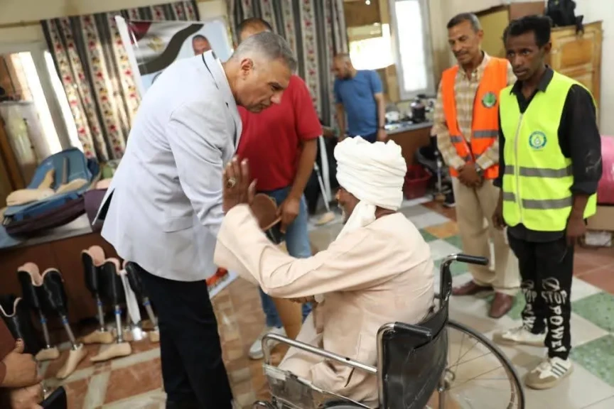 محافظ أسوان يسلم الأطراف الصناعية لـ 110 مستحق بمركز التأهيل الإجتماعي