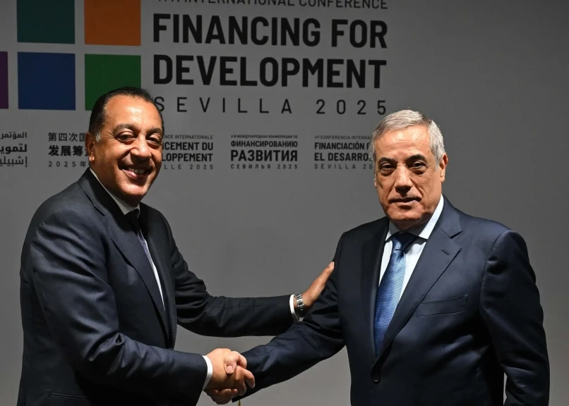 رئيس الوزراء يلتقى نظيره الجزائرى  خلال مؤتمر الأمم المتحدة الرابع لتمويل التنمية