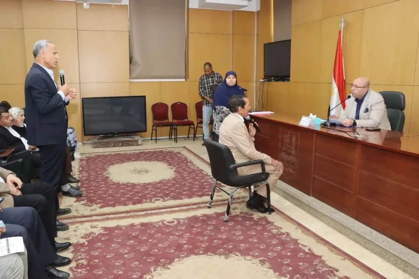 محافظ بني سويف يواصل سلسلة لقاءاته بالمواطنين