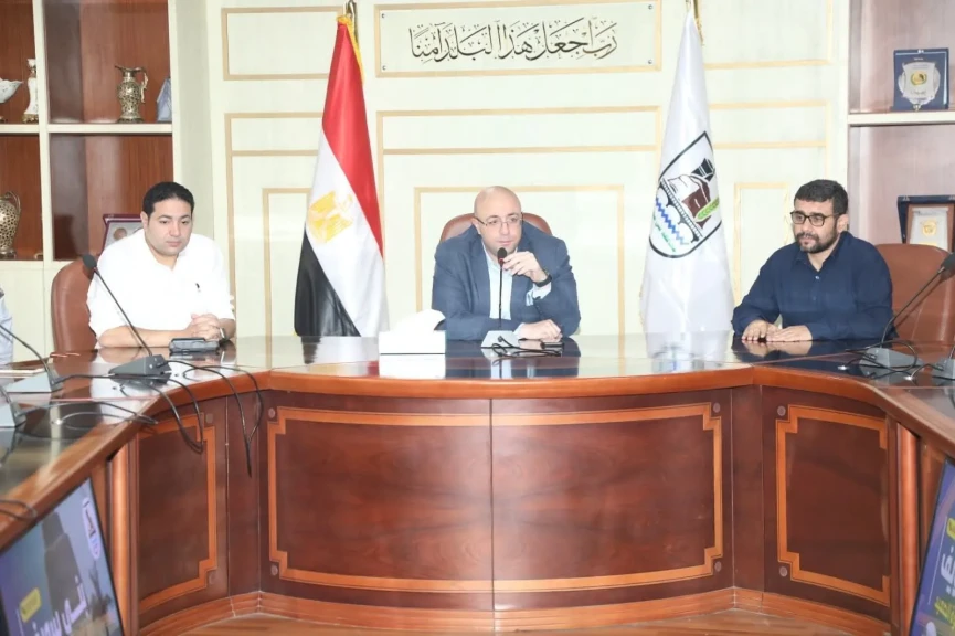 محافظ بني سويف يستعرض تفاصيل مشروع مجمع المواقف الجديد