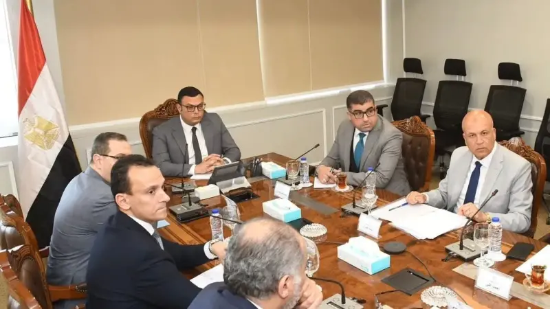 وزير الإسكان يتابع سير العمل بالمشروعات التنموية الجاري تنفيذها بمدينة السويس الجديدة