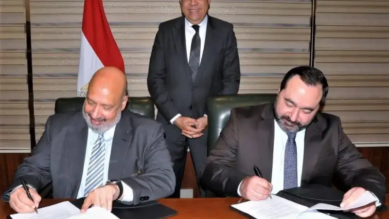 ” الحفني” : تأهيل الكوادر البشرية هو الاستثمار الحقيقي في مستقبل صناعة الطيران