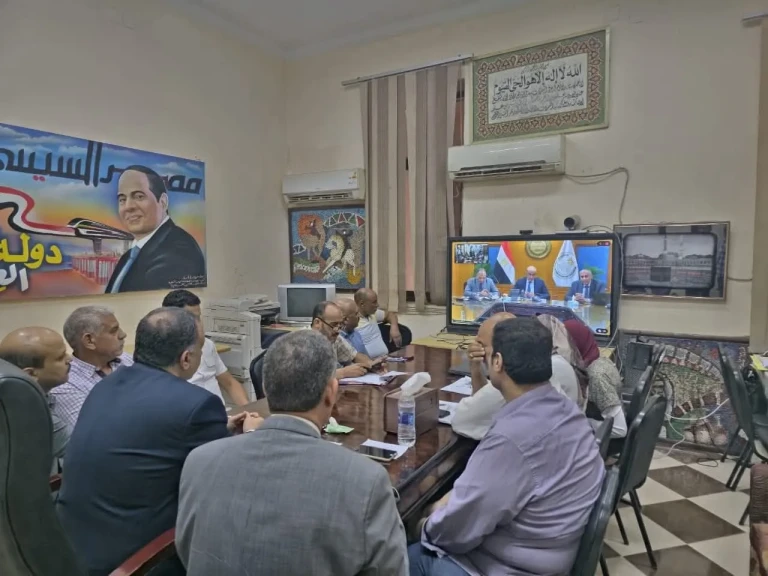 محافظ أسيوط يتابع فتح لجان امتحانات الثانوية العامة من غرفة العمليات