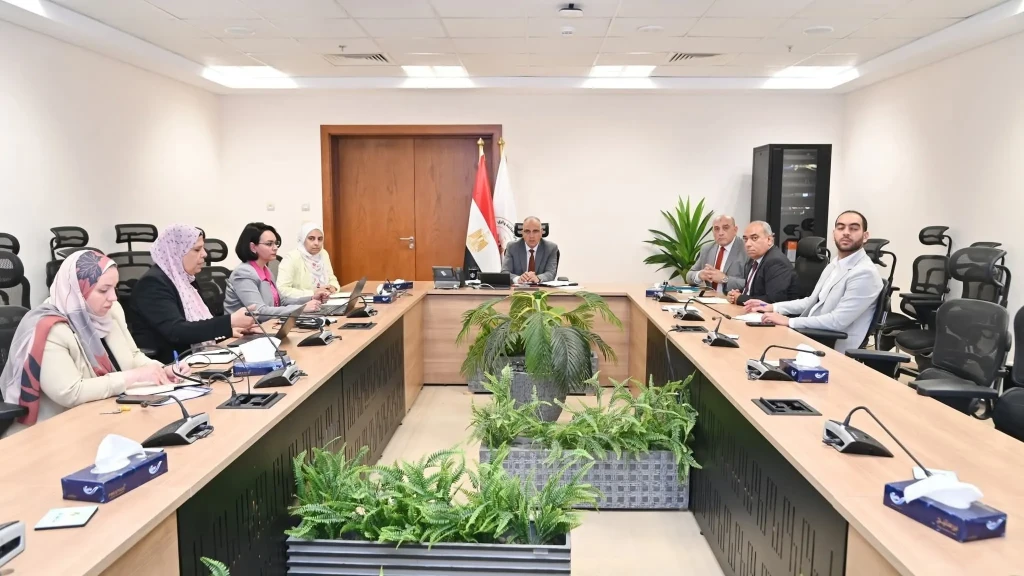 وزير الري يتابع إجراءات تطوير وتحديث الخطة القومية للموارد المائية لعام ٢٠٥٠
