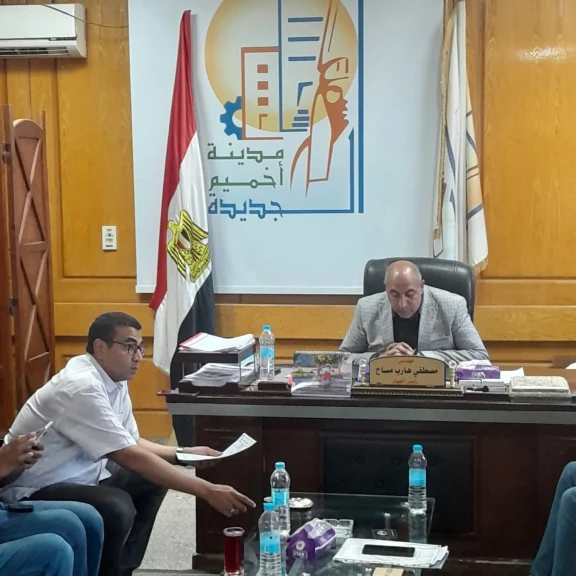 الإسكان تعلن تسليم مبنى الإسعاف وتنفيذ طرق الإسكان الاجتماعي بمدينة أخميم الجديدة