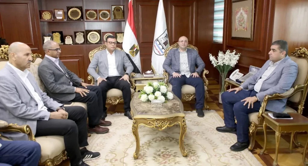 محافظ بني سويف يستقبل وزير الإسكان والمرافق في بداية زيارته للمحافظة