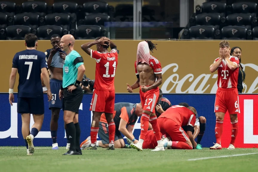 شاهد بالصور . . إصابة خطيرة لـ جمال موسيالا في مباراة بايرن ميونيخ وباريس سان جيرمان