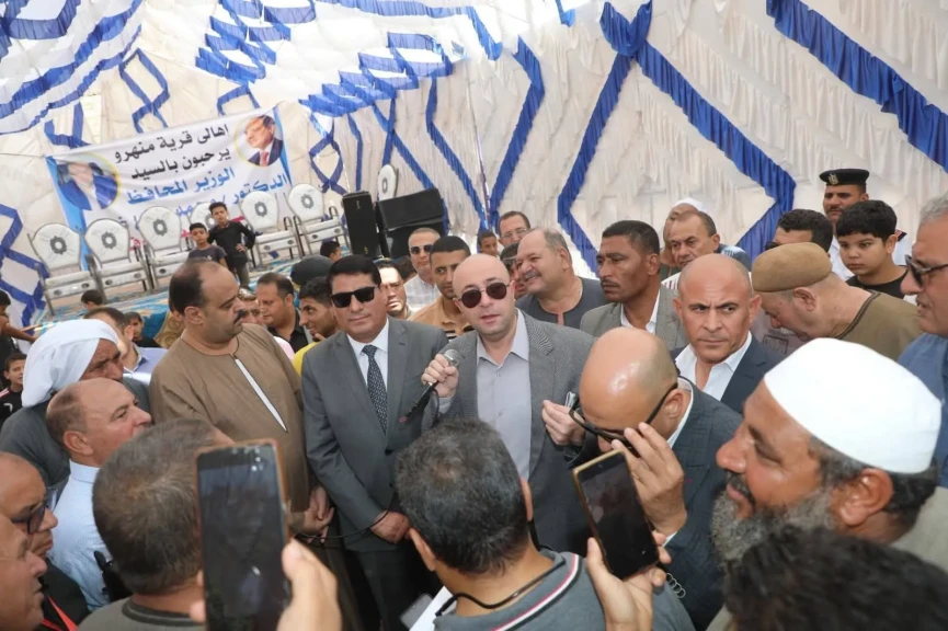 محافظ بني سويف يُطلق إشارة بدء تنفيذ مشروع الصرف الصحي  بقرية منهرو