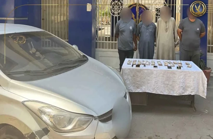 الداخلية: ضبط 4 أشخاص يستقلان سيارة ملاكى بإستيقاف شخصين والاستيلاء علي مبلغ مالي منهما