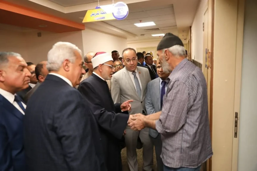 قيادات الأزهر الشريف تلتقي مصابي غزة في مستشفى أسيوط