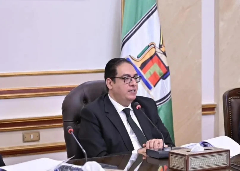 رئيس جامعة القاهرة يترأس اجتماع لجنة المنشآت الجامعية