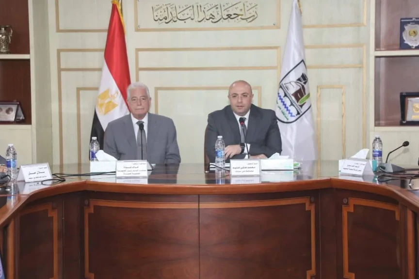 محافظ بني سويف يعقد اجتماعًا مع المجلس التنفيذي بحضور مستشار رئيس الجمهورية للتنمية المحلية
