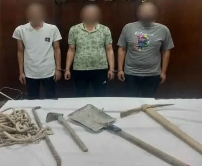 الداخلية: ضبط 3 أشخاص بالتنقيب غير المشروع عن الآثار داخل أحد العقارات بالقاهرة