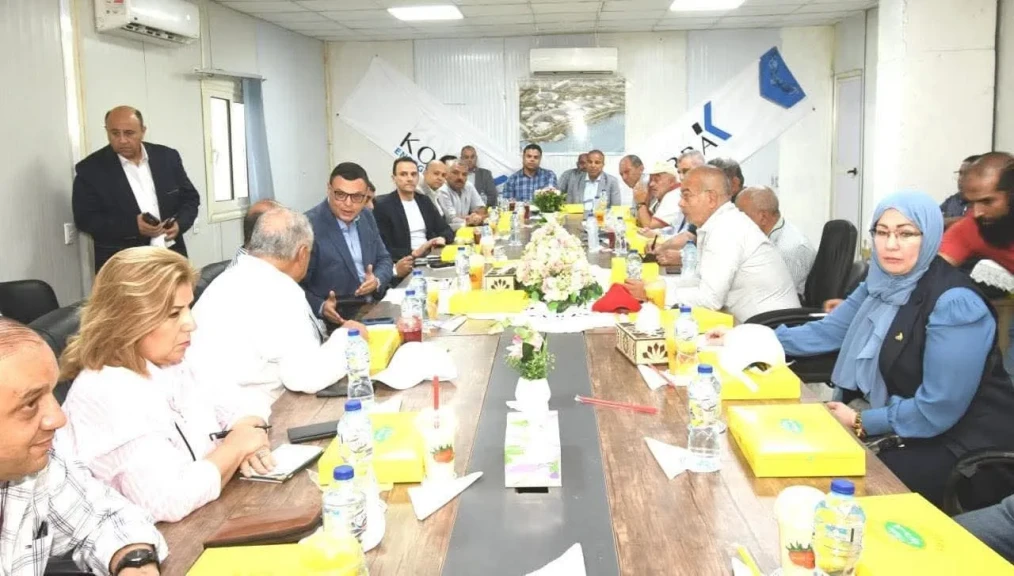 وزير الإسكان يعقد اجتماعاً مع الشركات العاملة بحدائق تلال الفسطاط
