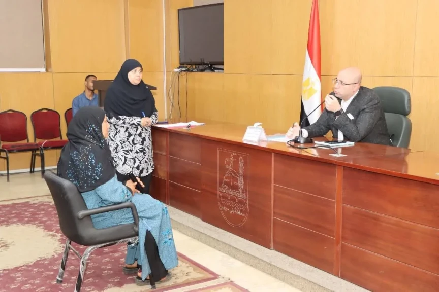 محافظ بني سويف يعقد لقائه الاسبوعي بالمواطنين