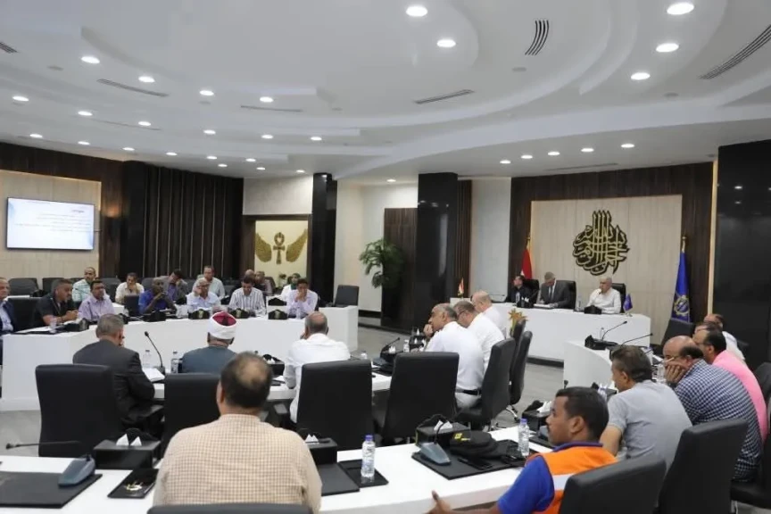 محافظ أسوان يوجه لتحقيق الجاهزية والإستعداد الجيد لماراثون إنتخابات مجلس الشيوخ