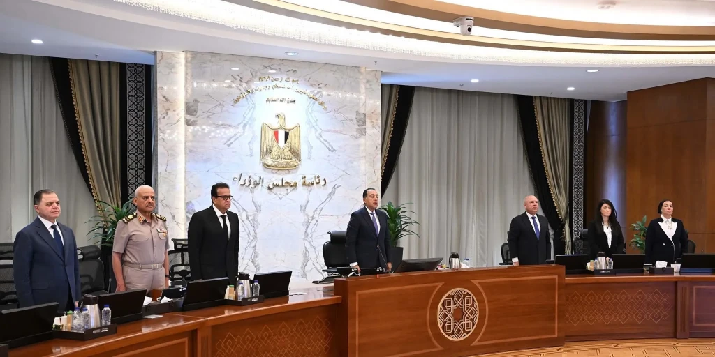 مجلس الوزراء يقف دقيقة حداد على أرواح شهداء ”الدائري الإقليمي” و” سنترال رمسيس”