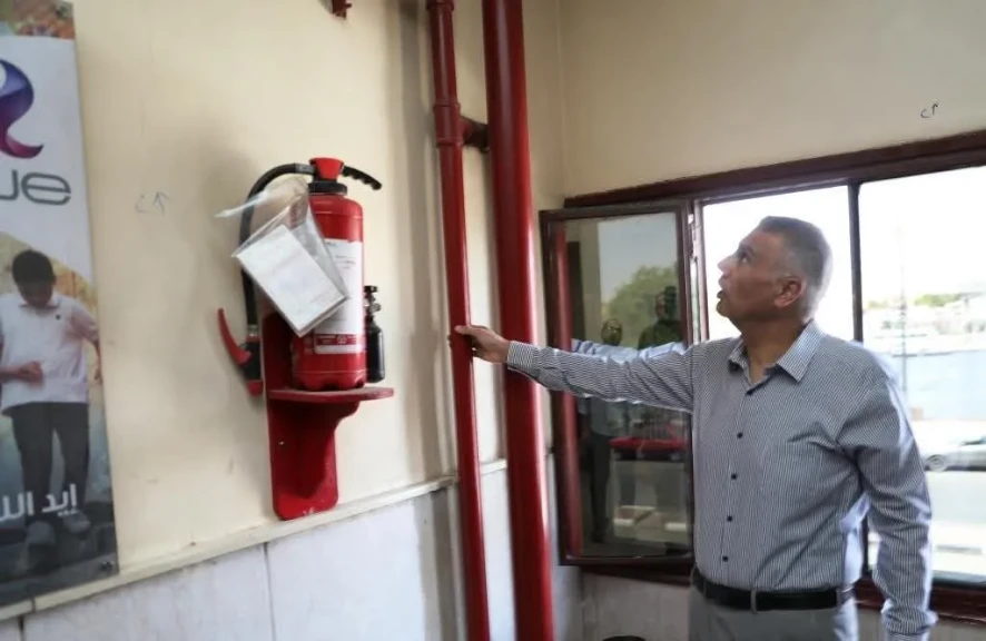 محافظ أسوان يطمئن على منظومة التأمين والأطفاء لمواجهة أى حرائق بالسنترال الرئيسى
