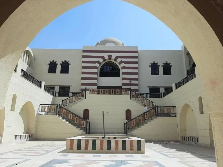 وزير السياحة والآثار يتفقد نادي العاملين في المجلس الأعلى للآثار