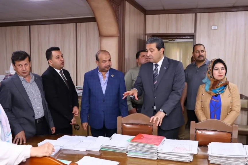 محافظ دمياط يتفقد المقر المؤقت لديوان عام المحافظة لمتابعة سير العمل بالإدارات