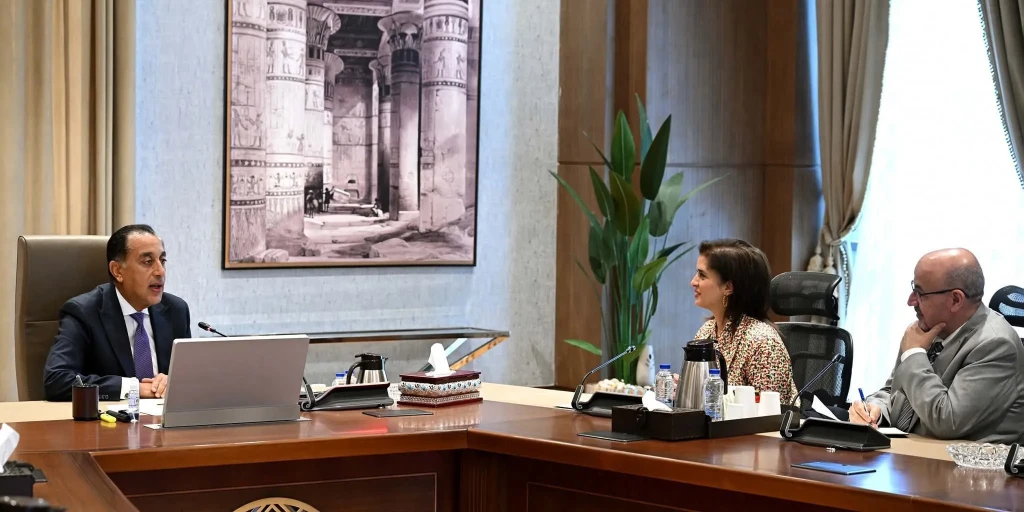رئيس الوزراء يلتقي المدير الإقليمي لمنظمة الصحة العالمية لإقليم الشرق الأوسط