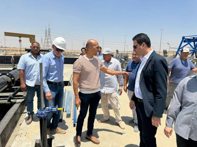 رئيس جهاز القاهرة الجديدة يشهد التشغيل التجريبي لمحطة معالجة صرف صحي بطاقة ٨٠ ألف م³