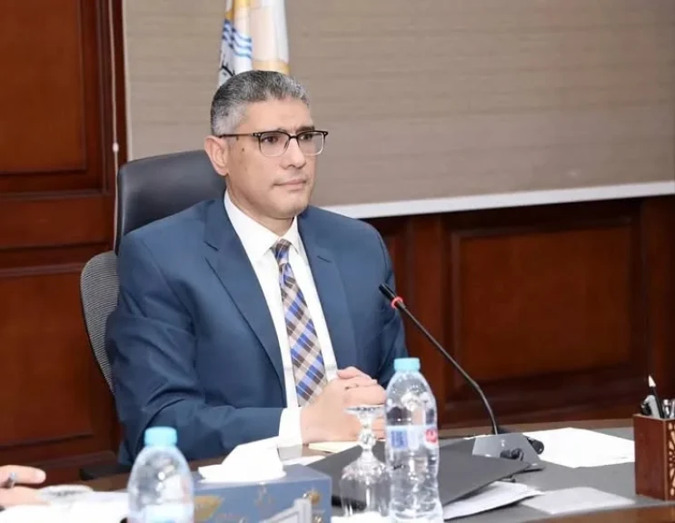 محافظ الجيزة يتابع موقف مشروعات مياه الشرب والصرف الصحي