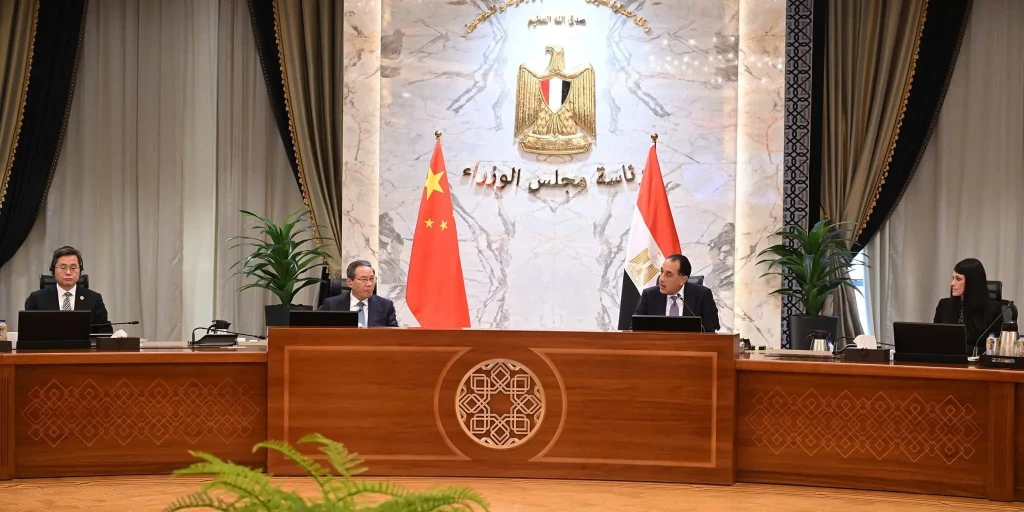رئيس الوزراء ورئيس مجلس الدولة الصيني يترأسان جلسة مباحثات لمناقشة القضايا والموضوعات ذات الاهتمام المشترك