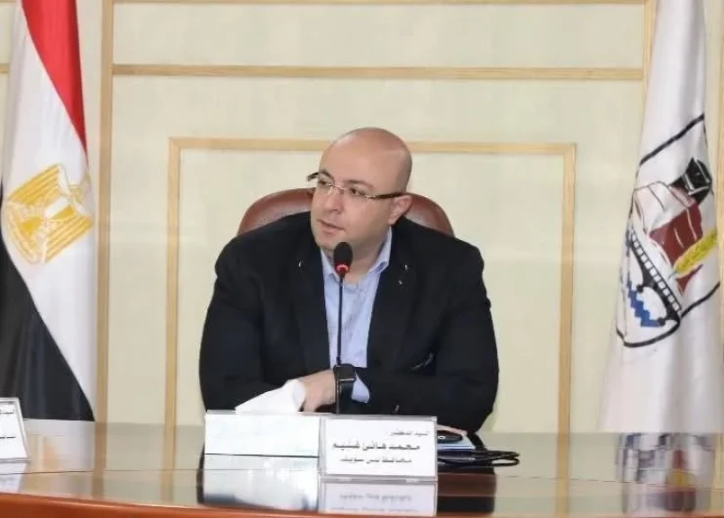 محافظ بني سويف يتابع  مع التأمين الصحي الإجراءات المنفذة  لحل مشكلة الزحام بالعيادة الشاملة